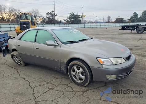1998 Lexus Es 300 z USA, uszkodzony, nr VIN JT8BF28GXW0109626